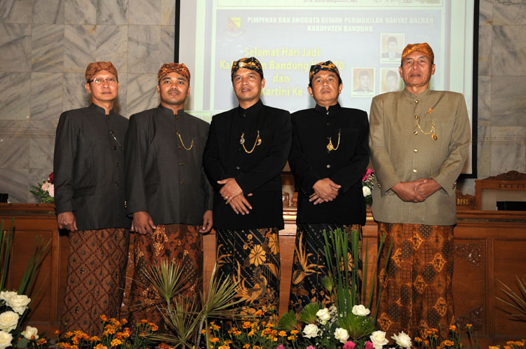 Foto bersama dengan Bupati dan Wakil Bupati Kabupaten Bandung